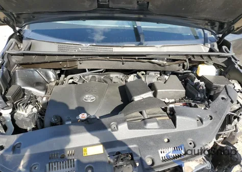 2018 Toyota Highlander Se z USA, uszkodzony, nr VIN 5TDJZRFH8JS832549